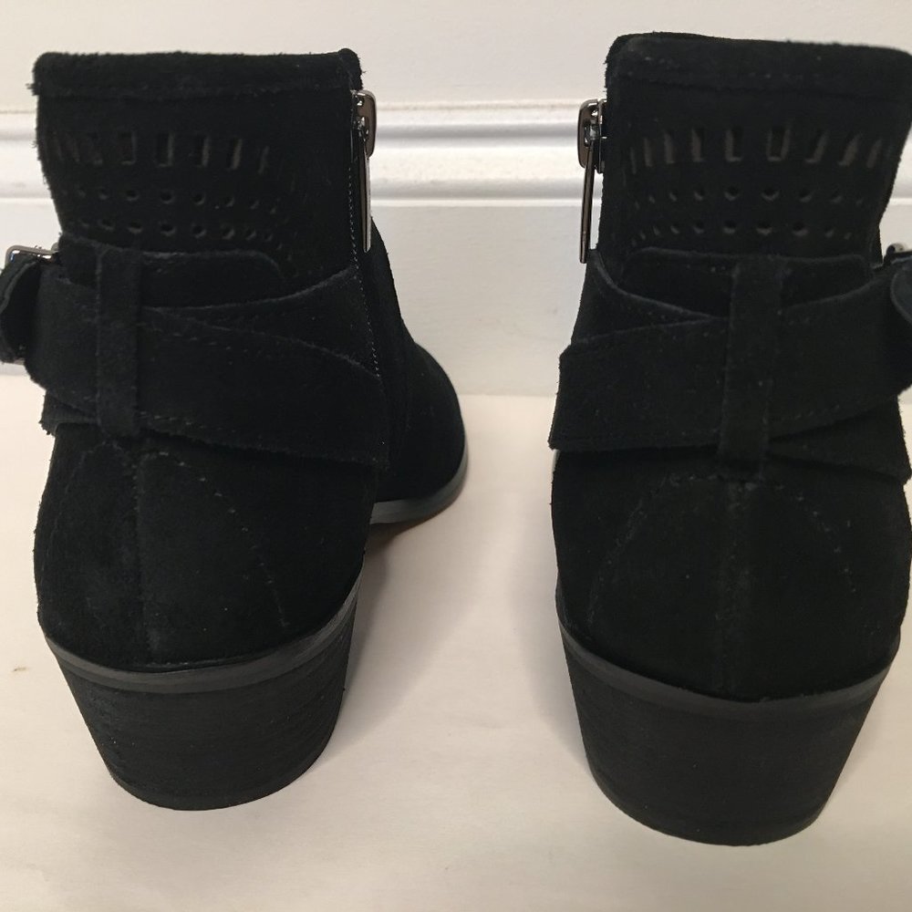 Vince Camuto Black Buckle Suede Booties Sz 8.5 - Picture 3 of 6